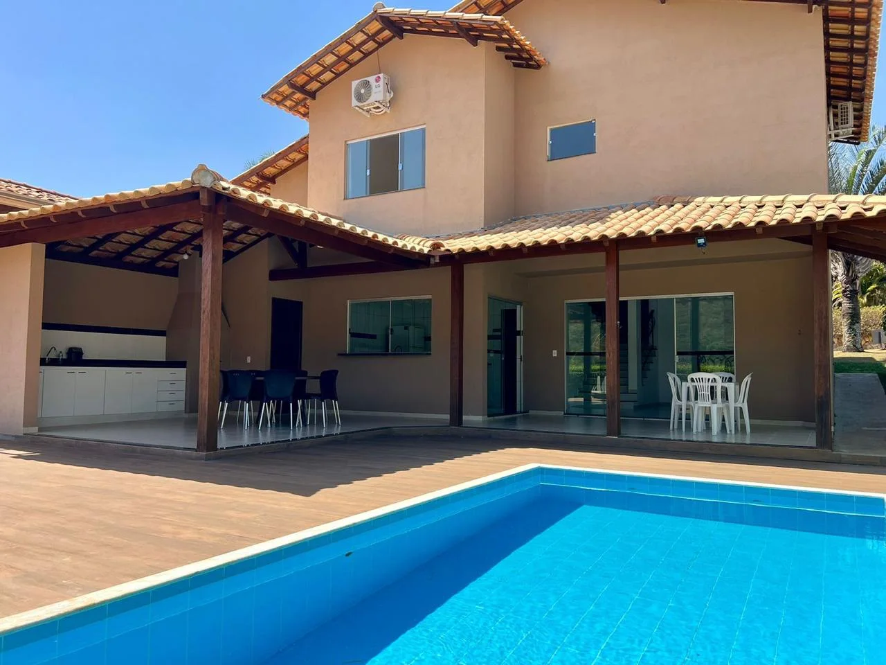 Casa 02: piscina e área externa
